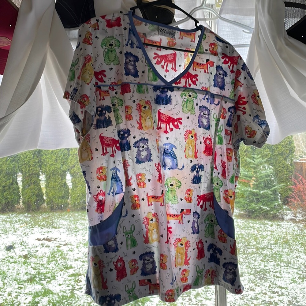 Women’s scrub top